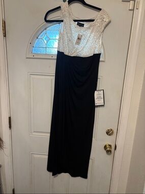Black & White Sequin Bodice Evening Dress. Sz10p. P2P17, Length 48 Maxi
